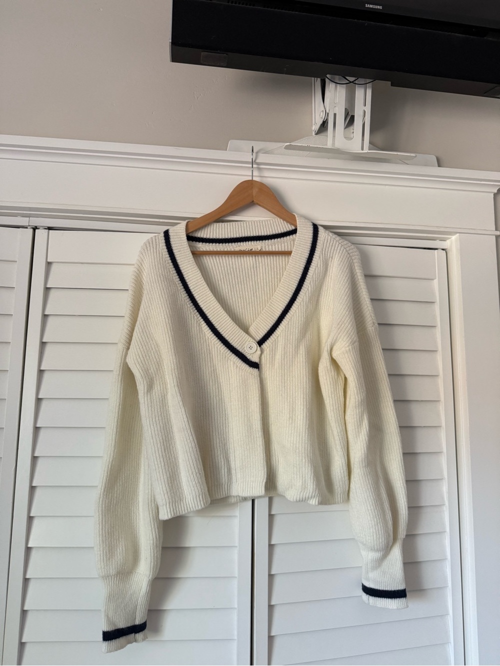 Vintage Cream V-Neck Ribbed Sweater Cardigan with Navy Trim
